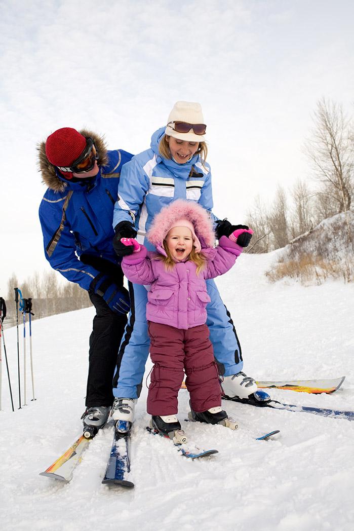 Photo,Of,Caucasian,Family,Fond,Of,Skiing,On,Mountainside,In