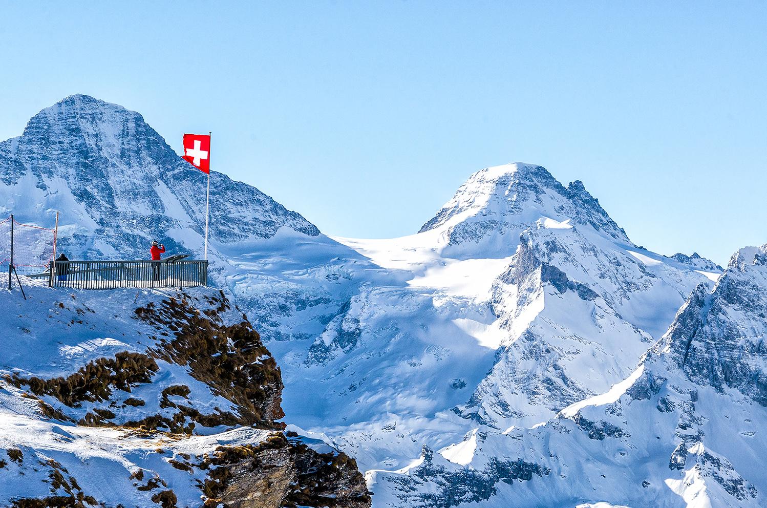 Balcony,Overlooking,The,Swiss,Alps