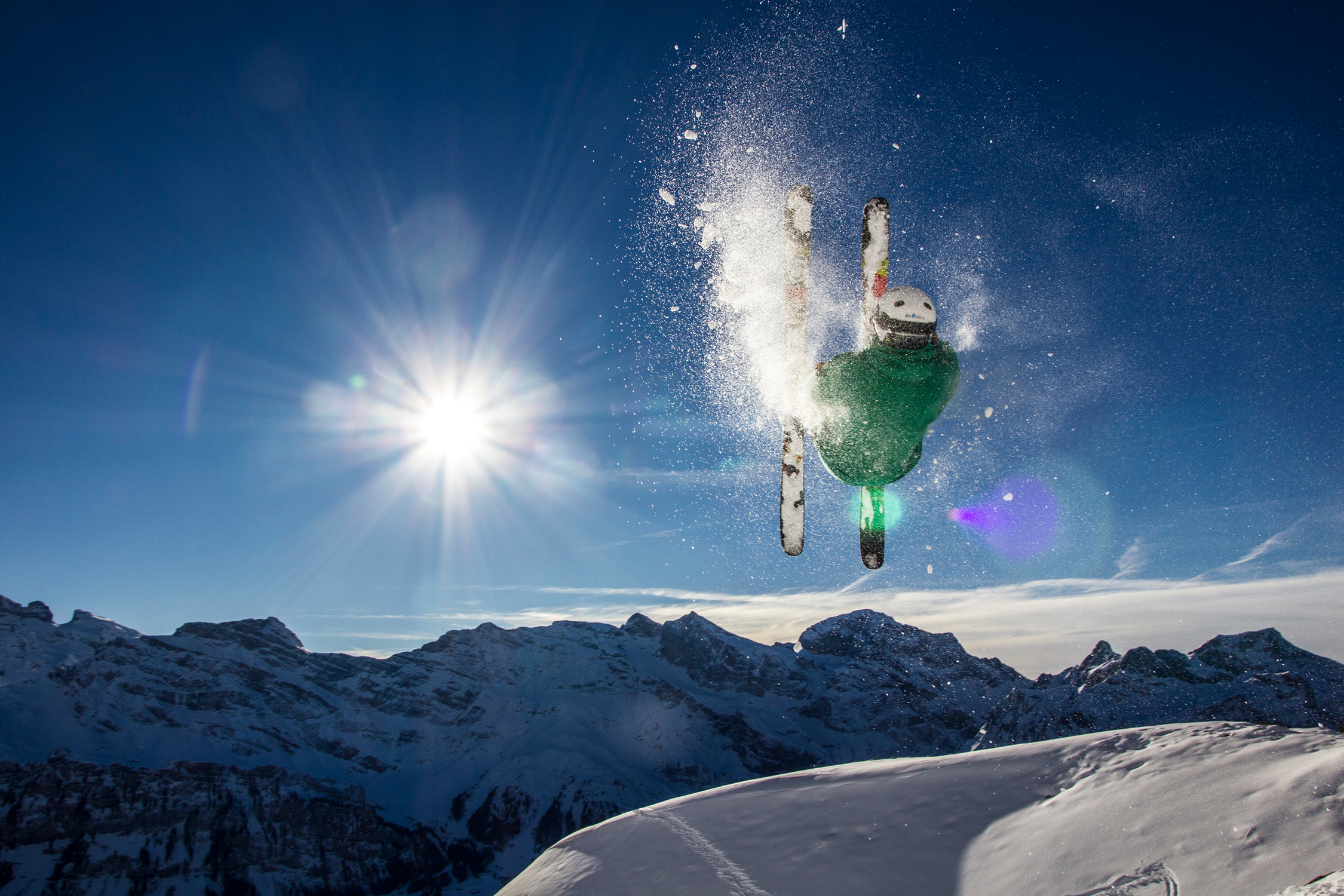 Pair,Of,Cross,Skis,In,Snow