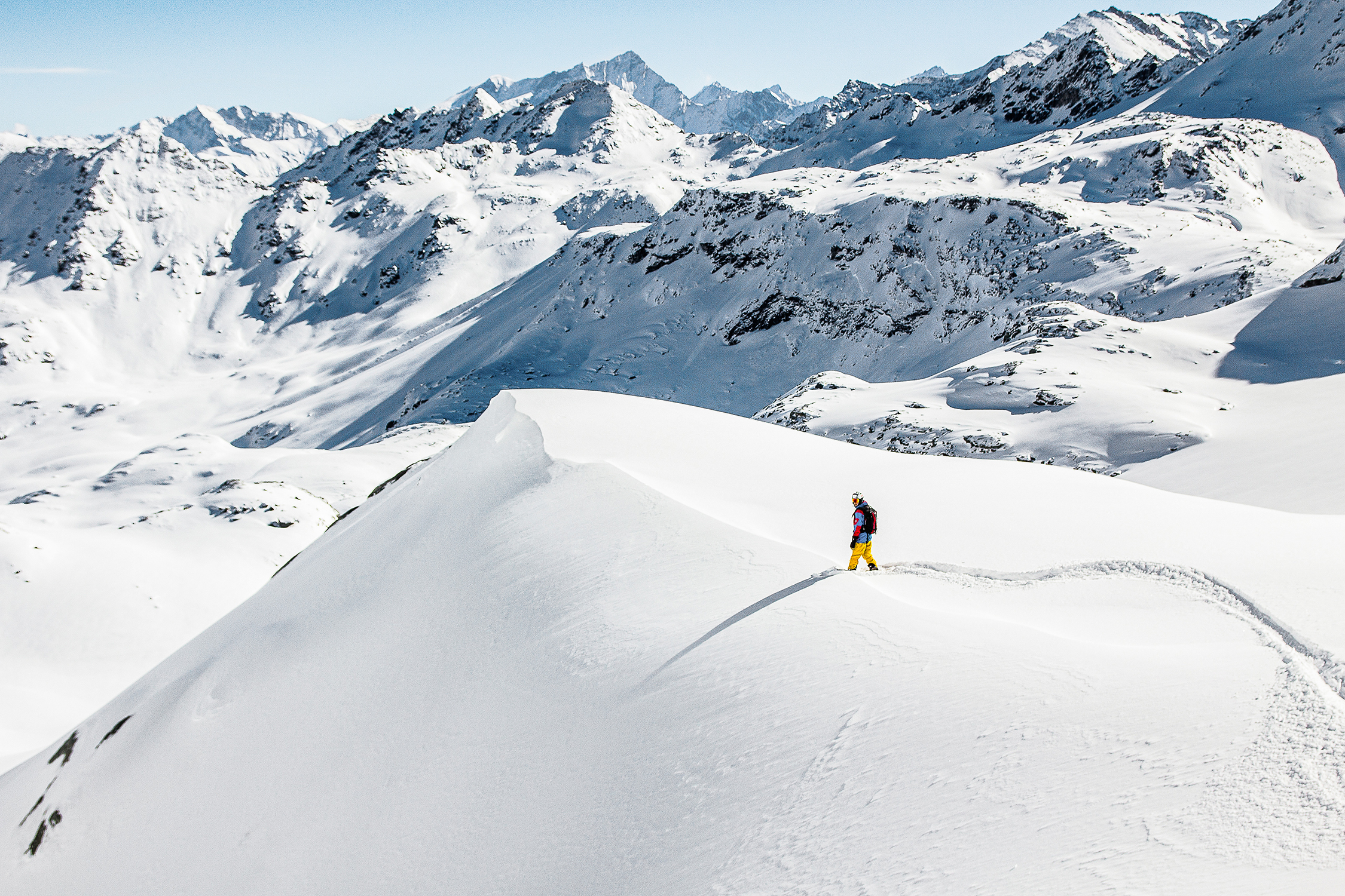 Pair,Of,Cross,Skis,In,Snow