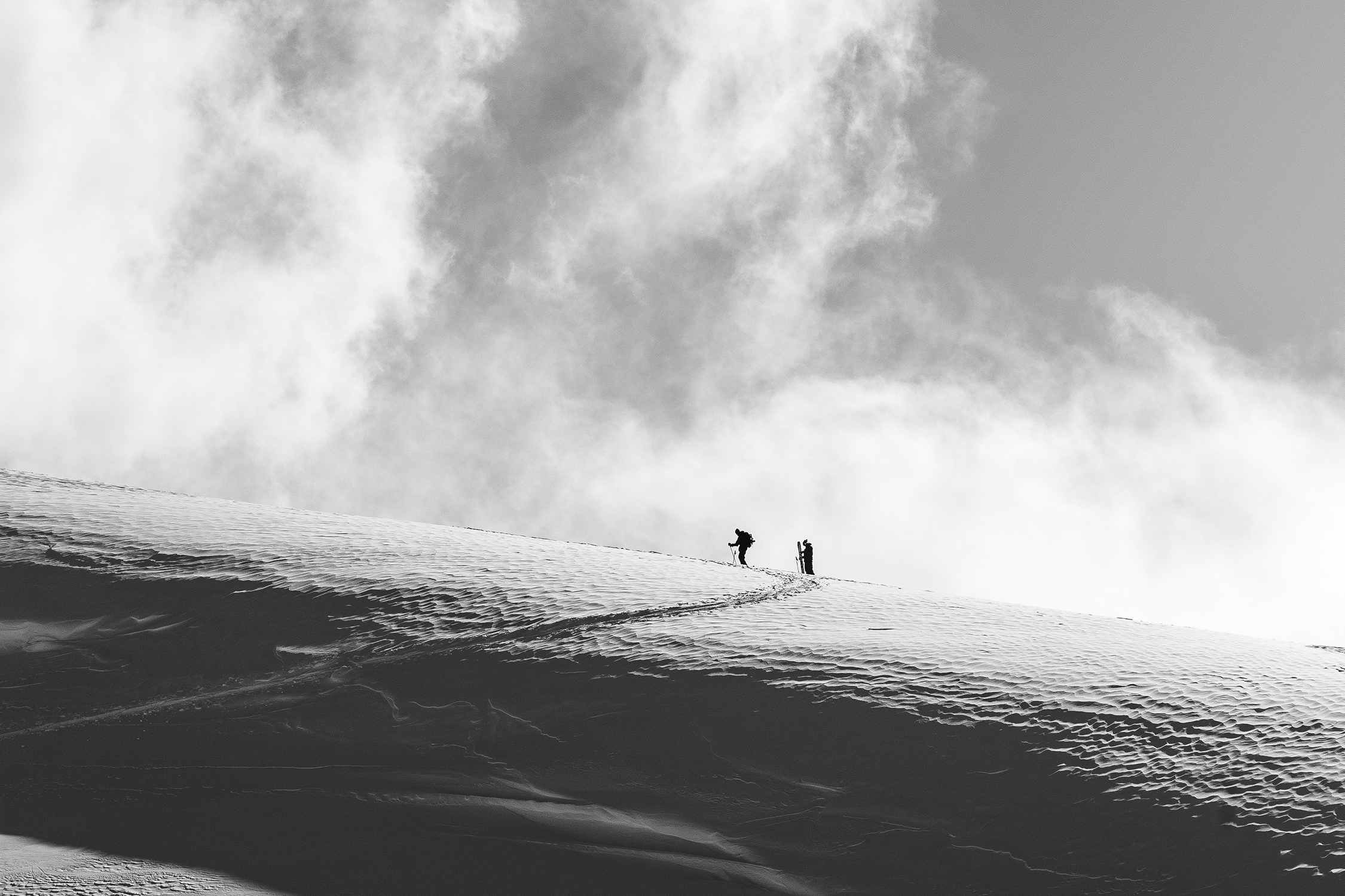 Pair,Of,Cross,Skis,In,Snow