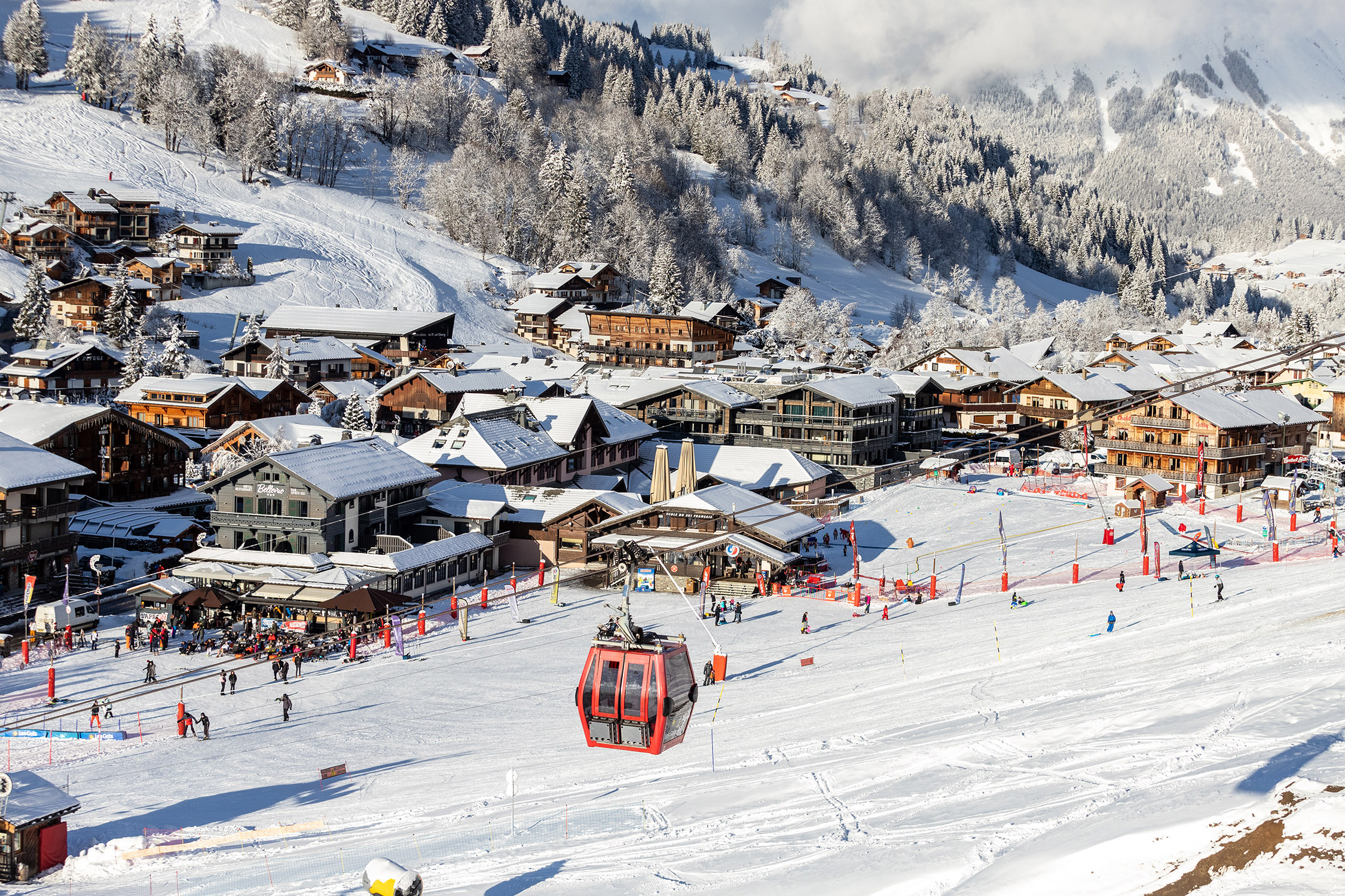 Pair,Of,Cross,Skis,In,Snow