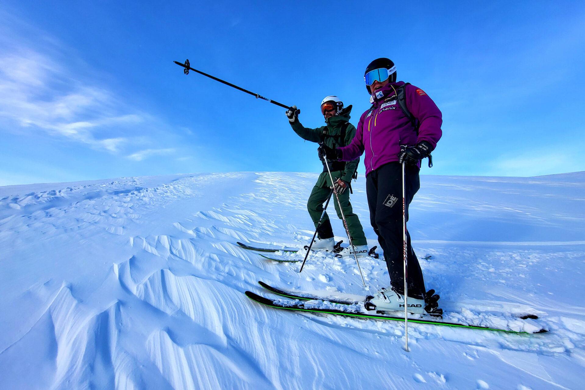 Pair,Of,Cross,Skis,In,Snow